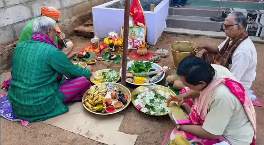 ରାୟଗଡା: ଗୁଣୁପୁର ସହରର ବାବୁଲି ନଗର ଏବଂ ବୃନ୍ଦାବତି ନଗରରେ ଗଜଲକ୍ଷ୍ମୀ ପୂଜା ନିମନ୍ତେ ଶୁଭଖୁଣ୍ଟି ସ୍ଥାପନ, ଯୋଗଦେଲେ ପୌର ଅଧ୍ୟକ୍ଷା ଓ ଉପାଧ୍ୟକ୍ଷ