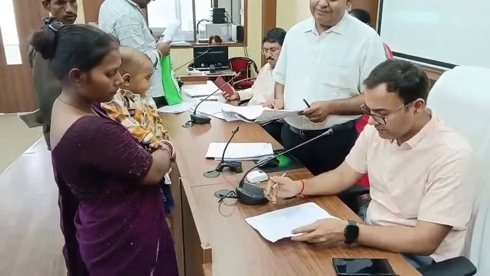 कलेक्टर श्री आशीष तिवारी #जनसुनवाई में सुन रहे लोगों की समस्याएं, अधिकारियों को दे रहे हैं निराकरण के निर्देश।
#JansamparkMP
#CMMadhyaPradesh
#DrMohanYadav51
#udaypratapmp
#jbpcommissioner
#katni #कटनी
#jansunwai