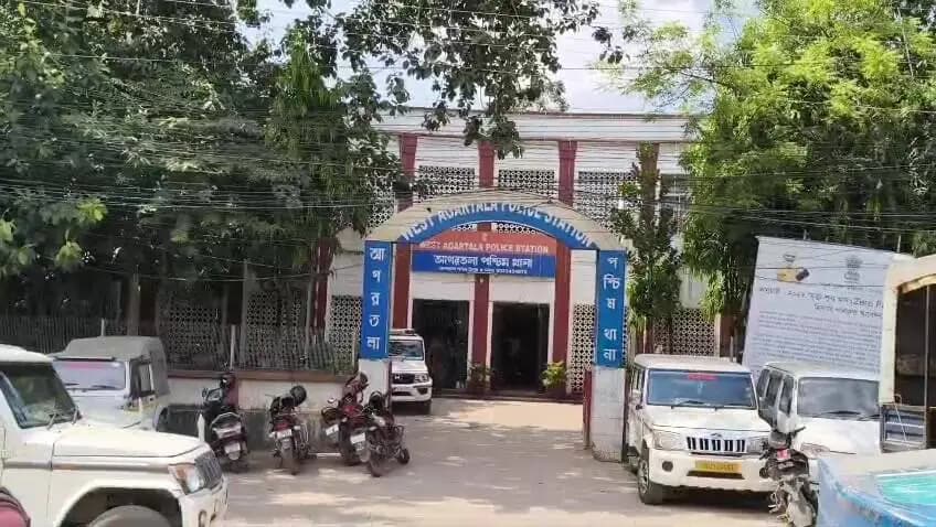 মোহনপুর: আখাউড়া রোডে বাড়ি থেকে সোনার চেইন ও কসমেটিকস চুরি, গৃহকর্মী গ্রেফতার