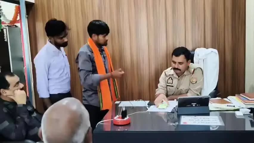 तिलहर: निगोही में गाय पर धारदार हथियार से हमला, हिंदू रक्षा दल ने थाने में दी तहरीर