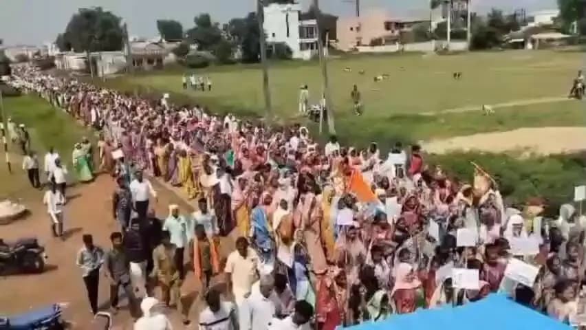 किरनापुर: किरनापुर में गर्भवती महिला और पति से कथित मारपीट के विरोध में मरार माली समाज ने थाने का घेराव किया