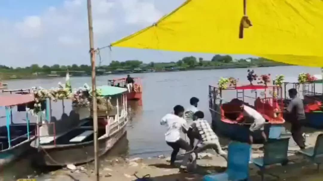 मथुरा: वृंदावन में निषाद नाविकों के दो गुटों में कथित हमला, 10 से अधिक घायल; दो की हालत गंभीर, दो बार हुआ हमला, वीडियो वायरल