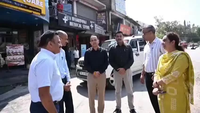 सुंदर नगर: सुंदरनगर में नुक्कड़ नाटक से गूंजा संदेश- 'नशे से रहें दूर- हवा को रखें स्वच्छ', स्कूली विद्यार्थियों ने दी प्रस्तुतियां