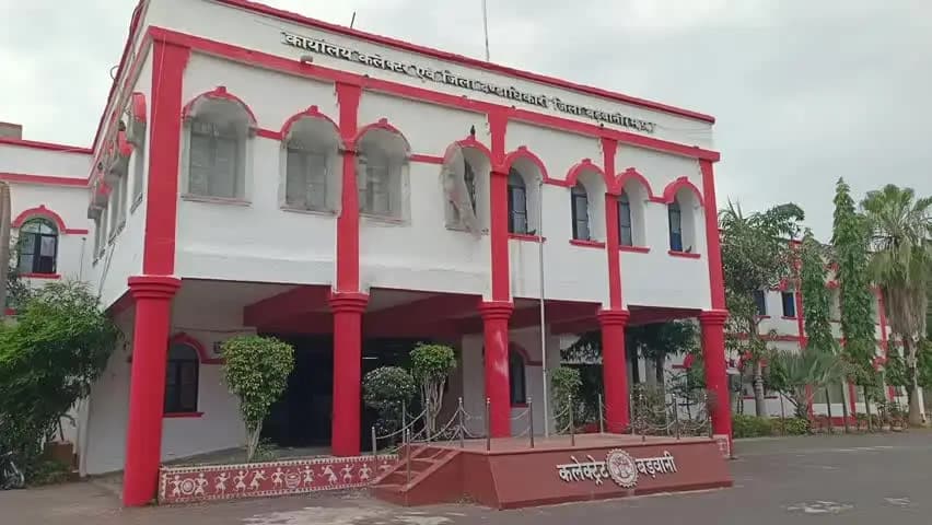 ठीकरी: दवाना निवासी महिला ने पति की मृत्यु के बाद संबल योजना की सहायता राशि न मिलने पर जनसुनवाई में दिया आवेदन