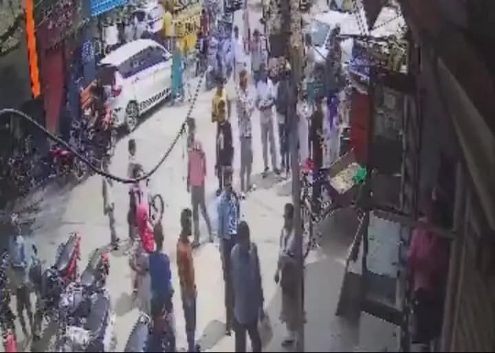 रोहिणी: कंझावला में ज्वेलर्स की दुकान पर लाठी-डंडों से हमला