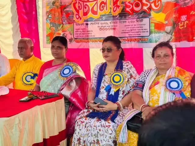 কাঞ্চনপুর: যুবরাজনগর উচ্চ মাধ্যমিক বিদ্যালয়ের মাঠে কালা মিয়া স্মৃতি নকআউট ফুটবল ম্যাচের উদ্বোধন