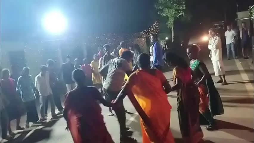 ଝାରସୁଗୁଡା: କଦଳୀମୁଣ୍ଡା ଗ୍ରାମରେ ନୂଆଁଖାଇର ଧୁମ, ନୂଆଁଖାଇ ଜୁହାର ଭେଟଘାଟ ସହିତ ଚାଲିଛି ନୃତ୍ୟଗୀତର ଆସର