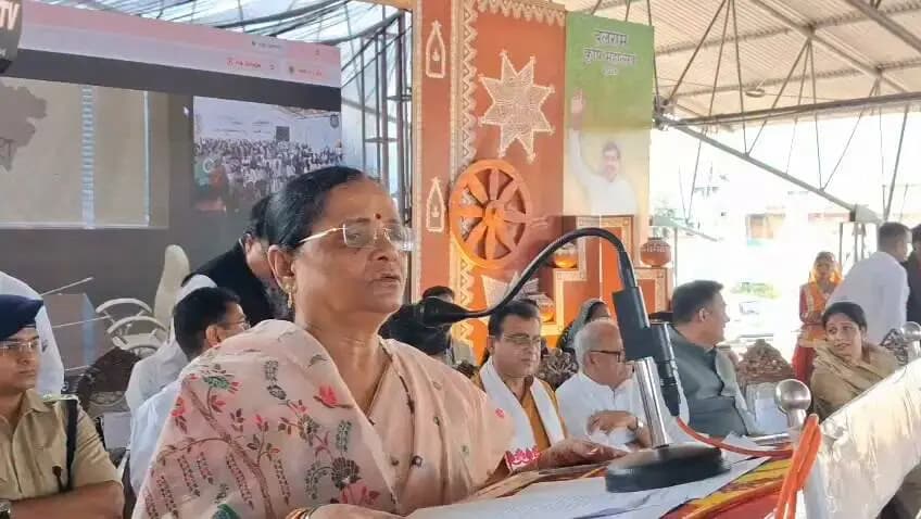 हटा विधायक उमा देवी खटीक ने कहा मुख्यमंत्री जी ने बलराम महोत्सव का आयोजन करवाया है, जिसका मुख्य उद्देश्य किसानों को उन्नत तकनीक से अवगत कराना है और उन्नत तरीकों से खेती करने उन्हें प्रोत्साहित करना है।