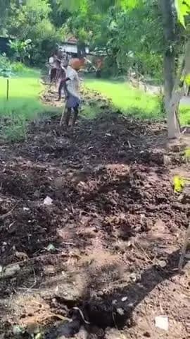 jabardasti chakroad Pataya Ja Raha hai jabki khadanja laga hua Ayodhya Tahsil rudauli Gram Sabha Mattha Navada