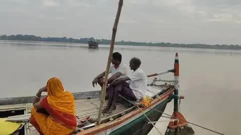 ये राम पुर जोपा घाट हैं यहाँ पर नाव अपनी मन मानी तरह से चलाया जा रहा है 7 बजे पहला नाव गया हैं एक ही तरफ दोनों #जोपा #
