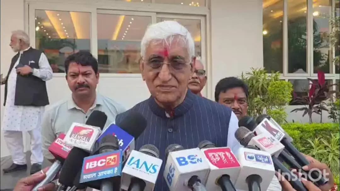 अंबिकापुर: छत्तीसगढ़ के पूर्व उपमुख्यमंत्री टीएस सिंहदेव ने धर्मांतरण के मुद्दे और डिप्टी सीएम अरुण साव के बयान पर दी प्रतिक्रिया