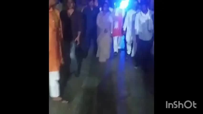 रामनगर: उत्तर प्रदेश राज्य महिला आयोग की उपाध्यक्ष अर्पणा यादव ने लोधेश्वर महादेवा धाम पहुंचकर भगवान भोलेनाथ का जलाभिषेक किया