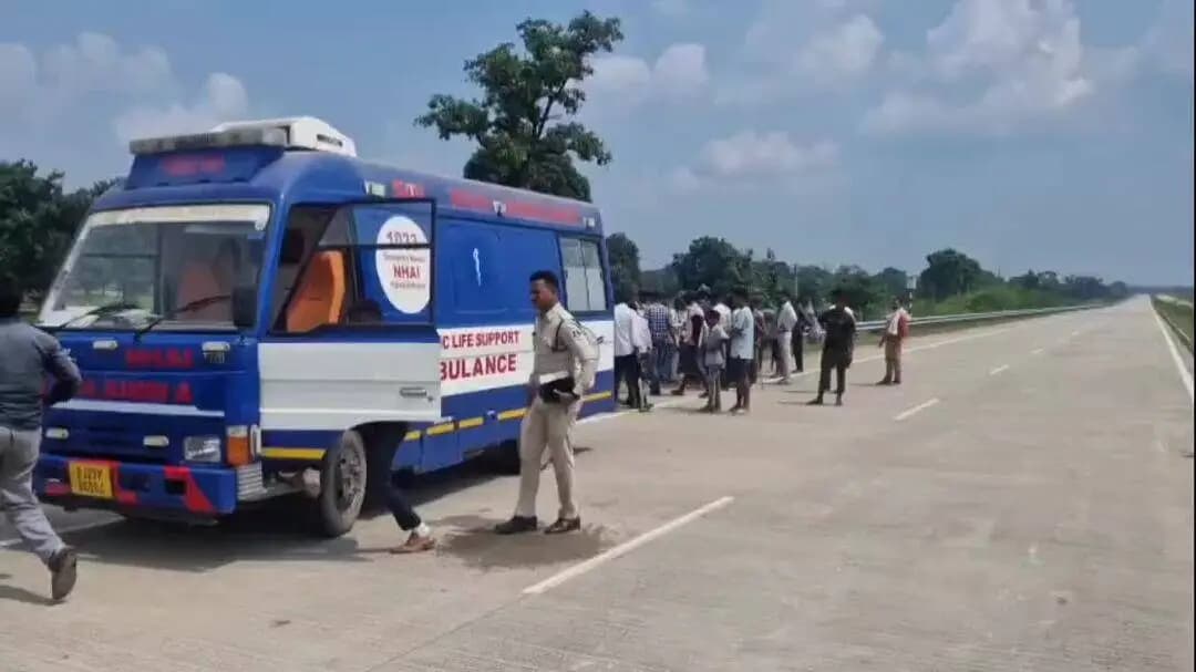 बलौदा: सड़क किनारे की रेलिंग में टकराकर बाइक सवार गिरे, पति और पत्नी की मौत, 16 वर्ष की बच्ची की हालत गंभीर, बलौदा CHC से बिलास