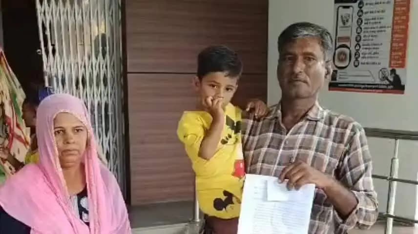 नीमच नगर: नीमच कलेक्ट्रेट में जनसुनवाई, पीड़ित परिवार ने मकान की फर्जी रजिस्ट्री का आरोप लगा न्याय की गुहार लगाई