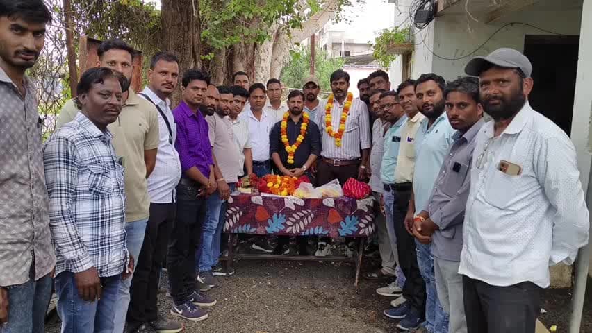 मोहन बड़ोदिया: मोहन बड़ोदिया विद्युत विभाग के जेई राहुल गौतम का शाजापुर स्थानांतरण, नवागत जेई पवन पाटीदार का हुआ स्वागत-सम्मान