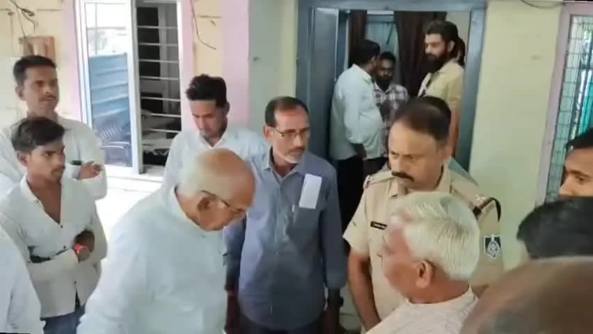 तेंदूखेड़ा: अवैध शराब की बिक्री से गुस्साई महिलाओं ने विधायक से लगाई गुहार