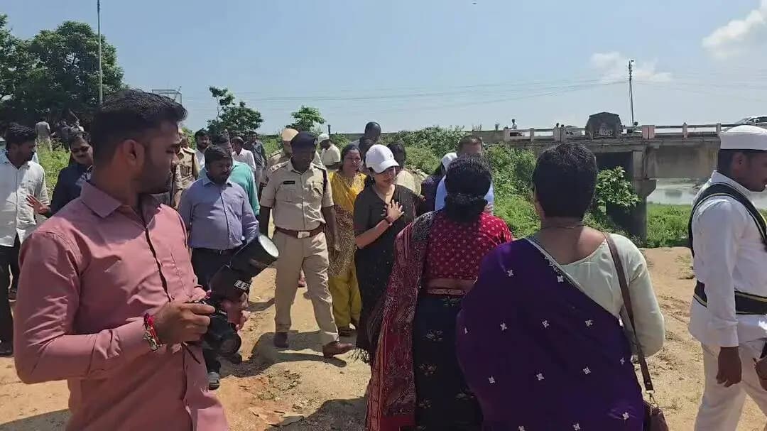 సిరిసిల్ల: కొండా లక్ష్మణ్ బాపూజీ చౌరస్తా సమీపంలో వినాయక నిమజ్జన ఏర్పాట్లను పరిశీలించిన కలెక్టర్ గరిమ అగ్రవాల్