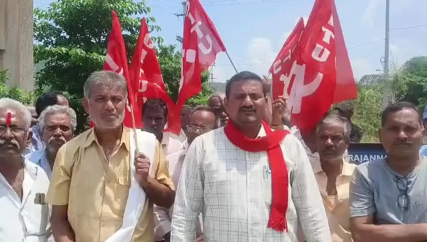 సిరిసిల్ల: సిరిసిల్ల లో మాట్లాడిన సీఐటీయూ జిల్లా కార్యదర్శి కోడం రమణ