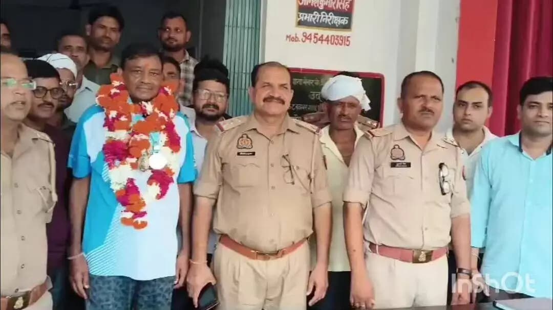 भोगांव: बेवर के श्यामलाल शर्मा ने राष्ट्रीय तैराकी चैंपियनशिप में 4 पदक जीते