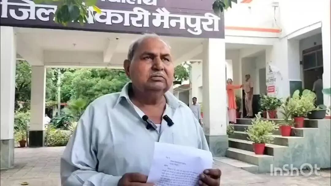 मैनपुरी: मैनपुरी में बेटे-बहू ने मां-बाप को घर से निकाला, पैसे न देने पर मारपीट कर बेघर किया