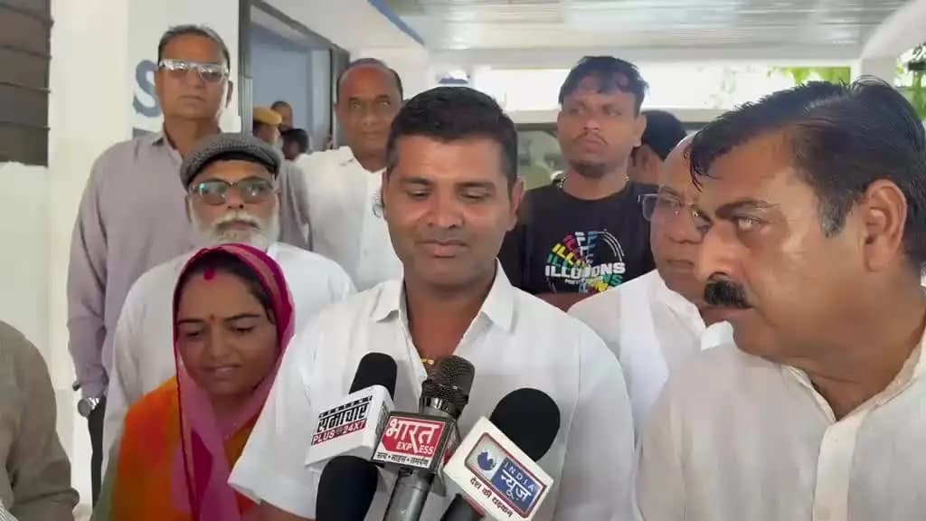 धरियावद: कांग्रेस ने धरियावद नगर पालिका चुनाव में हरिराम चौधरी को अध्यक्ष पद के लिए चेहरा घोषित किया, भरा नामांकन