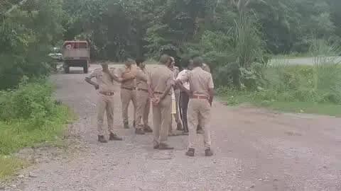 फतेहपुर: हस्वा में जमीन कब्जे के प्रयास के दौरान गोली चलने से मचा हड़कंप, भाजपा नेता पर गंभीर आरोप लगाए गए
