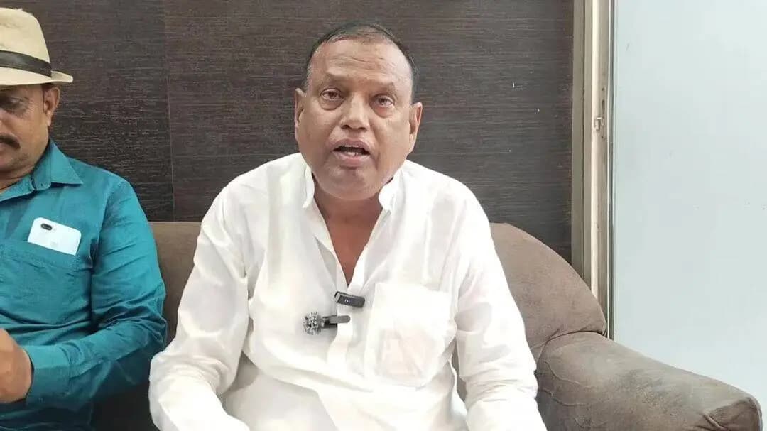 सासाराम: सासाराम के पूर्व विधायक डॉ अशोक कुमार ने प्रेस वार्ता की, उपेंद्र कुशवाहा पर किया तीखा प्रहार
