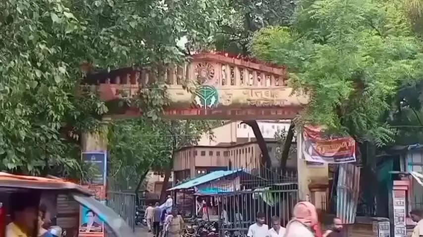 बांसडीह: बांसडीह तहसील के लेखपाल को बाढ़ पीड़ितों को राहत सामग्री वितरण में गड़बड़ी करने पर पड़ा महंगा