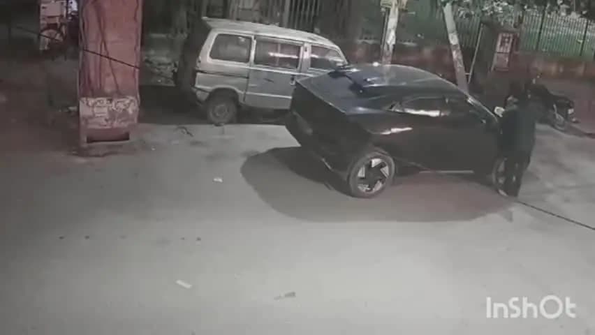 मुखर्जी नगर में मोबाइल झपटमारी की घटना सीसीटीवी में हुई कैद