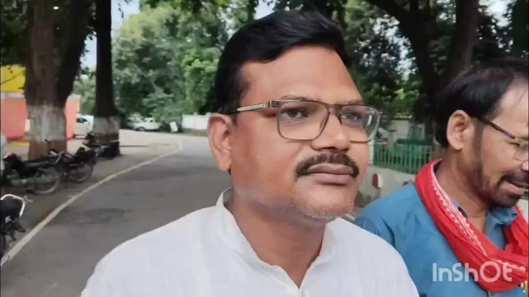 बलिया: यूपीआई पर टैक्स का प्रस्ताव डिजिटल कारोबार के लिए झटका, व्यापारी नेता अशोक गुप्ता ने सरकार के इस कदम पर उठाए सवाल