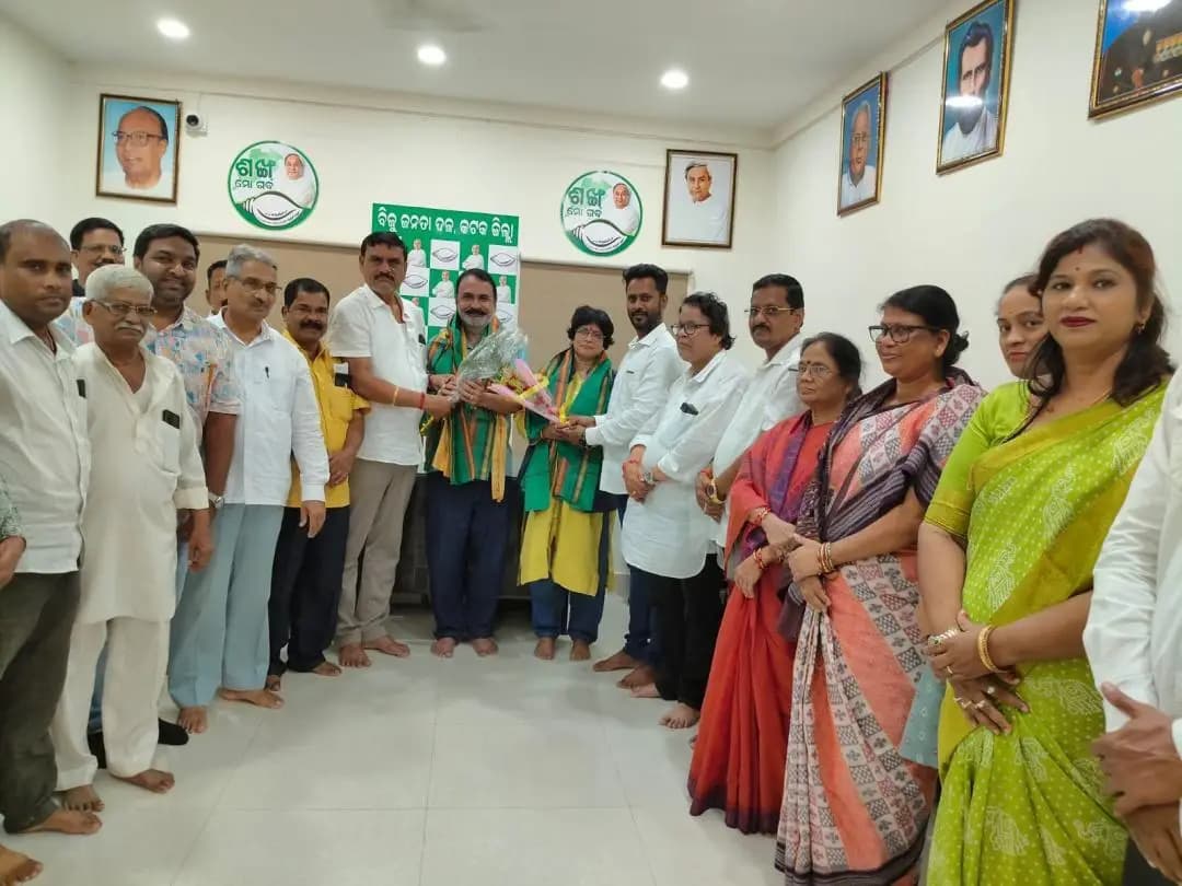 କଟକ ପୌରାଞ୍ଚଳ: କଟକ 43 Ward ପ୍ରଥମ ସ୍ଥାନ ଅଧିକାର କରି ବିଜେଡି କର୍ପୋରେଟର ପ୍ରମିଳାଙ୍କୁ ସମ୍ମାନ