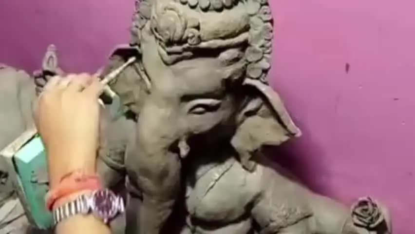 बिलग्राम: माधौगंज में पांच साल से भगवान गणेश की प्रतिमा बना रही शिवांगी, आस्था के साथ कला-संस्कृति को दे रहीं नया आयाम
