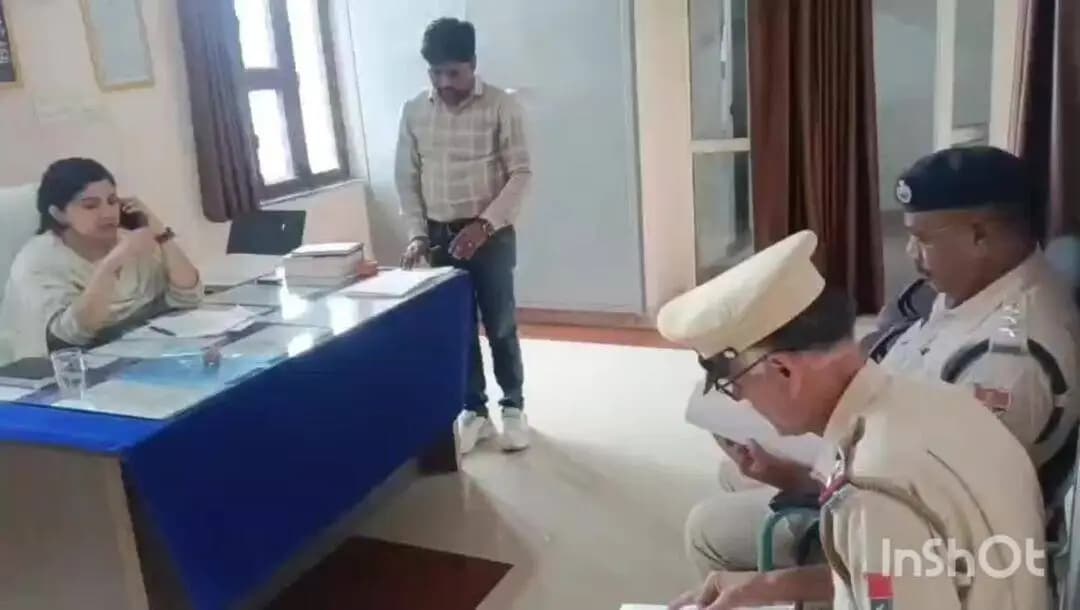 प्रतापगढ़: जिला कलक्टर ने धमोतर में कार्यालयों और पुलिस थाने का किया निरीक्षण