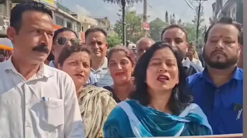 सुंदर नगर: सुंदरनगर में नशा निवारण रैली का हुआ आयोजन, नगर परिषद अध्यक्ष रूमा चौहान बोलीं- युवा ऊर्जावान होकर नशे से रहें दूर
