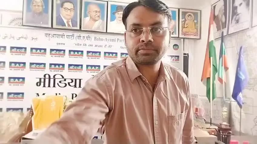 #BJP_RSS_कीविचारधारा डिजिटल चक्रव्यूह की मार से मुफ्त की जाल मे 0.4% फंसा किसान गरीब मजदूर व्यापारी यह लूट है #BAP