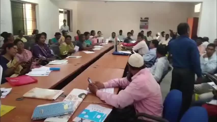 कुरडेग: कुरडेग बीआरसी कार्यालय परिसर में शिक्षकों के साथ मासिक गुरु गोष्ठी का आयोजन