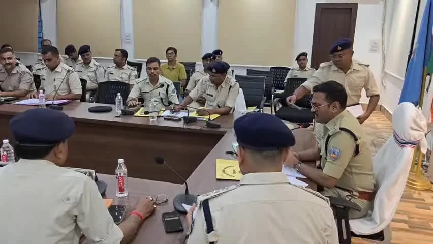 केरसई: सिमडेगा पुलिस अधीक्षक ने पुलिस सभा आयोजित कर पुलिस कर्मियों की समस्याओं से अवगत हुए