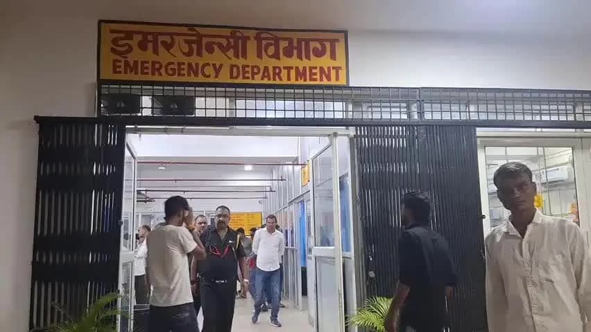 गाज़ीपुर: ऑक्सीजन सिलेंडर का भीषण ब्लास्ट, मजदूर के दोनों पैर उड़े, दो मजदूर गंभीर, महिला की आंखों की रोशनी पर संकट