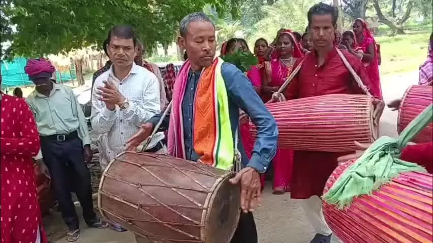 पाकरटांड: सिमडेगा के बेन्दोजोर गांव में डोम डोमरा समाज द्वारा करम मिलन समारोह का आयोजन
