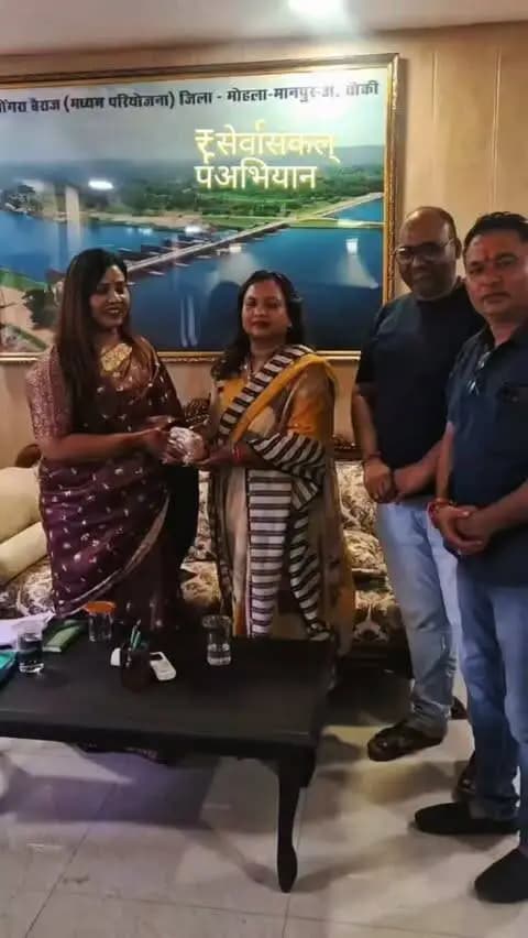 🪔 सेवा संकल्प अभियान के अंतर्गत ‘आशीर्वाद का दीया’ — नागरिकों, व्यापारियों एवं जिला प्रशासन से भेंट कर दीप वितरित किए।
आइए, 17 सितंबर को मिलकर सेवा और सद्भाव की ज्योति जलाएं। ✨
#सेवा_संकल्प_अभियान #आशीर्वाद_का_दीया #जनसेवा #मोहला #नम्रता_सिंह