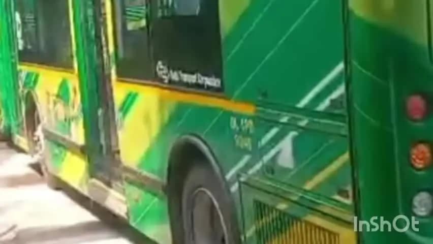 करावल नगर: दिल्ली में डीटीसी बस ड्राइवरों की हड़ताल का सीधा असर राजधानी की सार्वजनिक परिवहन व्यवस्था पर देखने को मिला।