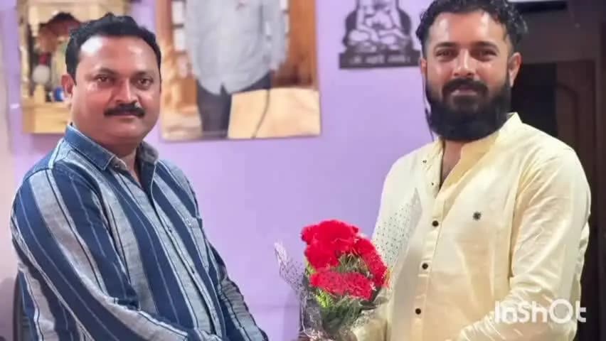 રાજુલા: ખાતે વોર્ડ નંબર7 વિજયભાઈ રણછોડભાઈ તેમજ ધવલભાઈ દ્વારા સન્માન કરવામાં આવ્યું.