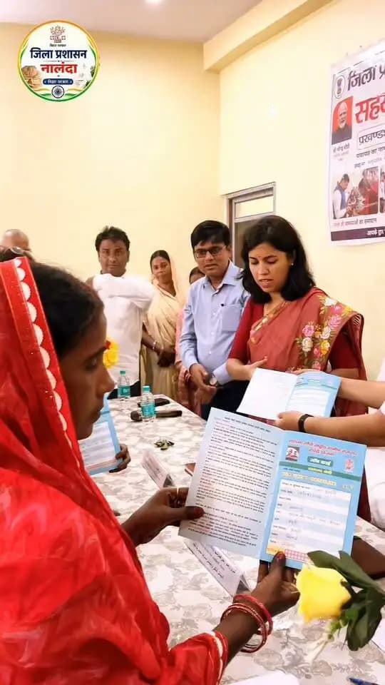 जिलाधिकारी, नालन्दा श्रीमती उदिता सिंह की अध्यक्षता में सिलाव प्रखंड के माहुरी पंचायत में सहयोग शिविर का आयोजन किया गया।
अपर समाहर्ता, नालन्दा, श्री राजीव रंजन कुमार सिन्हा की अध्यक्षता में सब्बैत पंचायत में भी सहयोग शिविर का आयोजन किया गया।
Samrat Choudhary
CMO Bihar
Information & Public Relations Department, Government of Bihar