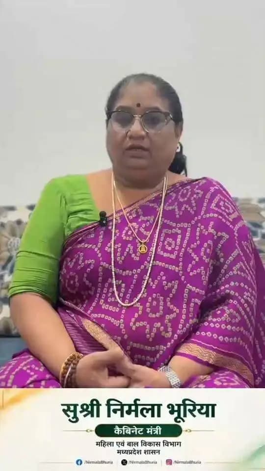 #सेवा_संकल्प_अभियान
17 सितम्बर को ‘आशीर्वाद का दीया’ प्रज्ज्वलित कर प्रधानमंत्री श्री नरेन्द्र मोदी को दें जन्मदिवस की शुभकामनाएं - मंत्री सुश्री निर्मला भूरिया
सेवा संकल्प अभियान में सहभागिता के लिए महिला एवं बाल विकास मंत्री ने प्रदेशवासियों से की अपील
महिला एवं बाल विकास विभाग मंत्री सुश्री निर्मला भूरिया ने प्रधानमंत्री श्री नरेन्द्र मोदी के जन्मदिवस 17 सितम्बर के अवसर पर प्रदेशवासियों को शुभकामनाएं देते हुए ‘सेवा संकल्प अभियान’ में सहभागी बनने तथा ‘आशीर्वाद का दीया’ प्रज्ज्वलित करने की अपील की है।
मंत्री सुश्री भूरिया ने कहा कि प्रधानमंत्री श्री नरेन्द्र मोदी ने अपने सार्वजनिक जीवन में सेवा और जनकल्याण को प्राथमिकता दी है। उन्होंने महिलाओं के उत्थान, सशक्तिकरण और राष्ट्र निर्माण में नारी शक्ति की भागीदारी को विशेष महत्व दिया है। उन्होंने प्रदेशवासियों एवं मातृशक्ति की ओर से प्रधानमंत्री श्री मोदी को जन्मदिवस की हार्दिक शुभकामनाएं प्रेषित कीं।
मंत्री सुश्री भूरिया ने कहा कि प्रधानमंत्री श्री मोदी की सेवा भावना को जन-जन तक पहुंचाने के उद्देश्य से 17 सितम्बर से 17 अक्टूबर तक ‘सेवा संकल्प अभियान’ आयोजित किया जा रहा है। प्रधानमंत्री के जन्मदिवस को सेवा पर्व के रूप में मनाते हुए विभिन्न कार्यक्रमों के साथ ‘आशीर्वाद का दीया’ प्रज्ज्वलित किया जाएगा।
उन्होंने प्रदेश की माताओं-बहनों, युवाओं एवं सभी नागरिकों से अपील करते हुए कहा कि 17 सितम्बर की शाम अपने-अपने घर और आंगन में एक दीया अवश्य प्रज्ज्वलित करें। उन्होंने कहा कि यह दीया देशवासियों के विश्वास, सम्मान और कृतज्ञता के साथ ही बहनों एवं बच्चों के उज्ज्वल भविष्य के संकल्प का प्रतीक बने।
मंत्री सुश्री भूरिया ने प्रधानमंत्री श्री नरेन्द्र मोदी के स्वस्थ एवं दीर्घायु जीवन की कामना करते हुए सभी नागरिकों से सेवा संकल्प अभियान में सक्रिय सहभागिता करने का आह्वान किया।
Jansampark Madhya Pradesh CM Madhya Pradesh Indore Commissioner Department Of Women Child Development, Madhya Pradesh Nirmala Bhuriya #Jhabua #JansamparkMP #SevaSankalpAbhiyan #AshirwadKaDiya