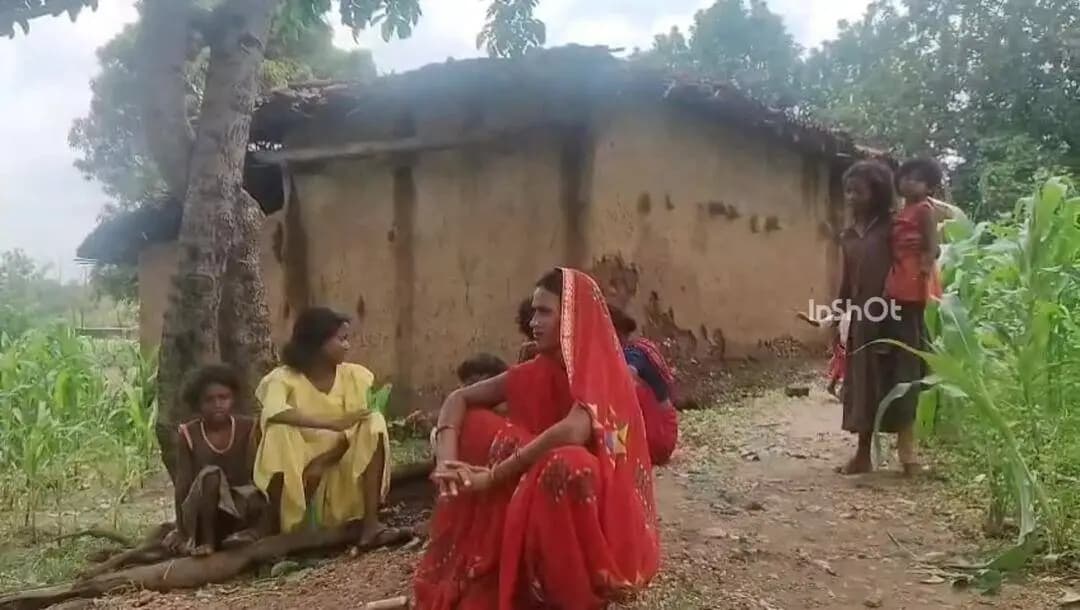 टंडवा: चतरा: मुख्यालय से महज 10 किमी दूर विकास से कोसों दूर है आदिम जनजाति, ढिबरी युग में जीने को मजबूर।**