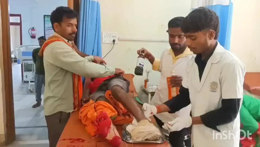 टंडवा: चतरा में काम कर रहे मजबूर का पैर कट्टर ब्लेड टूटने से कटा, सदर अस्पताल से हजारीबाग रेफर