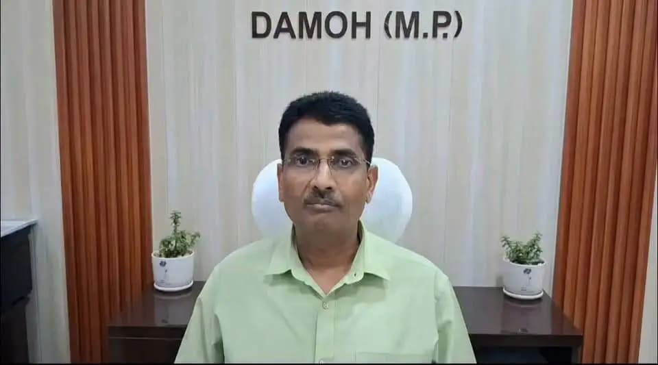 कलेक्टर प्रताप नारायण यादव की अपील — 17 सितंबर से शुरू हो रहे ‘सेवा संकल्प अभियान-2026’ में सहभागी बनें।
सुबह रक्तदान कर जीवन बचाने में योगदान दें और शाम 7 बजे 6 लाख से अधिक दीप प्रज्वलित कर सेवा व संकल्प का संदेश दें।