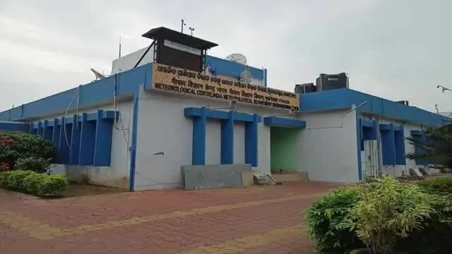 ବିଜେପୁର: ଜିଲ୍ଲାରେ ଆସନ୍ତାକାଲି ହେବାକୁ ଥିବା ପାଣିପାଗ ସମ୍ପର୍କିତ ସୂଚନା ପ୍ରଦାନ କଲେ ଅଧିକାରୀ