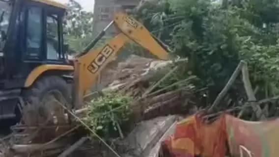 परिहार: न्यायालय के आदेश पर बेला में चला बुलडोजर, अतिक्रमण से मुक्त कराई गई जमीन