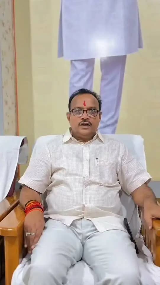 🔹 प्रधानमंत्री श्री नरेंद्र मोदी के 25 वर्षों की जनसेवा एवं जनकल्याण को समर्पित सेवा संकल्प अभियान के तहत नर्मदापुरम जिला अस्पताल एवं इटारसी के शासकीय अस्पताल में रक्तदान शिविर आयोजित किए जा रहे हैं।
आइए, इस पुनीत कार्य में सहभागी बनें।
➡️ अधिक से अधिक संख्या में पहुंचें और रक्तदान करें।
रक्तदान महादान है।
➡️आपका रक्तदान, किसी की जिंदगी बचा सकता है।
#सेवा_संकल्प_अभियान #sevasankalpabhiyan #ashirwadkadiya
CM Madhya Pradesh Dr Mohan Yadav Jansampark Madhya Pradesh Directorate of Health Services, Madhya Pradesh